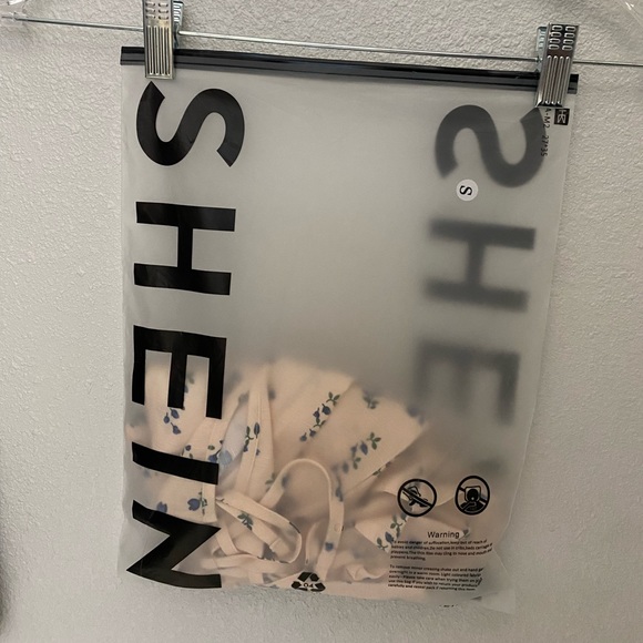 BRAND NEW, NEVER WORN - Picture 3 of 7